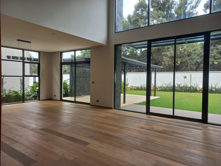 5-BEDROOM TOWNHOUSE TO LET - RUNDA