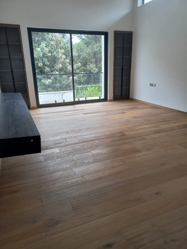 5-BEDROOM TOWNHOUSE TO LET - RUNDA