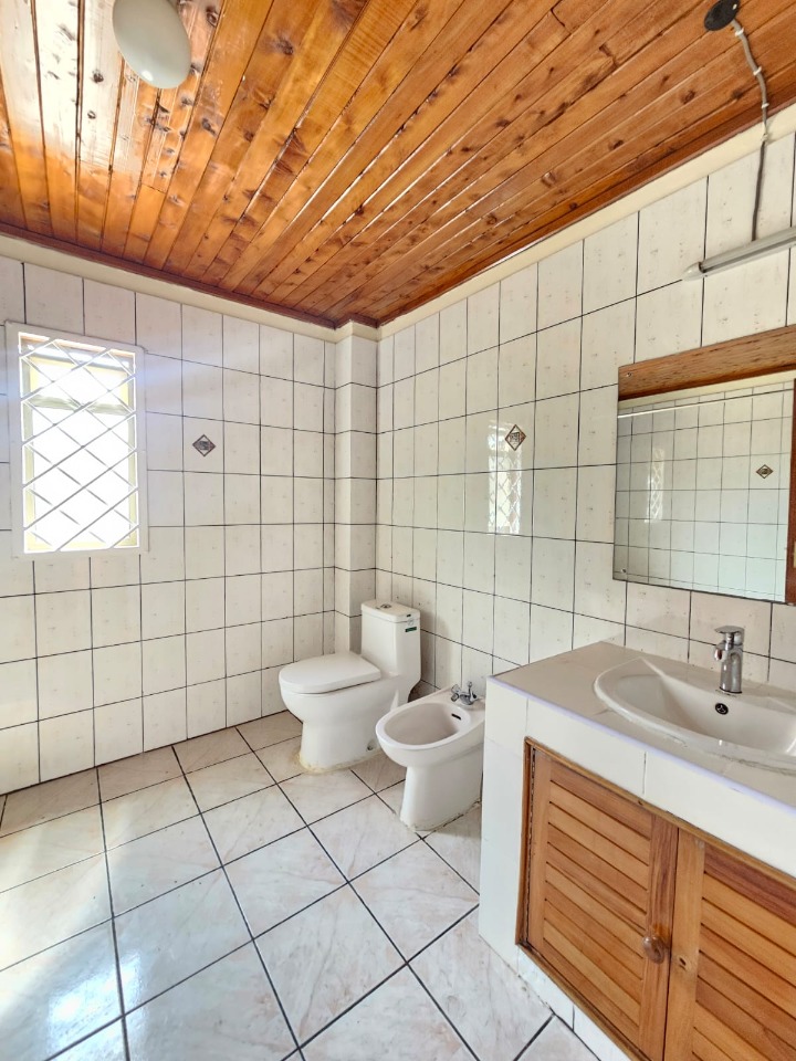 4-BEDROOM TOWNHOUSE TO LET - LAVINGTON