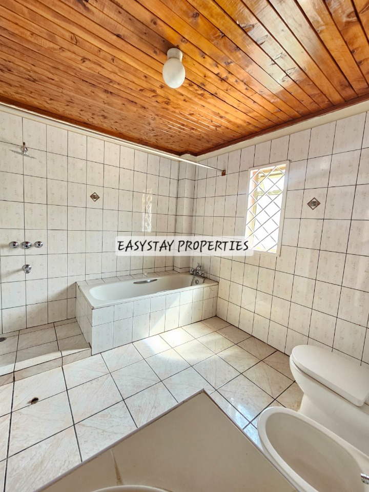 4-BEDROOM TOWNHOUSE TO LET - LAVINGTON