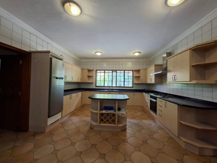5-BEDROOM TOWNHOUSE FOR RENT | RUNDA
