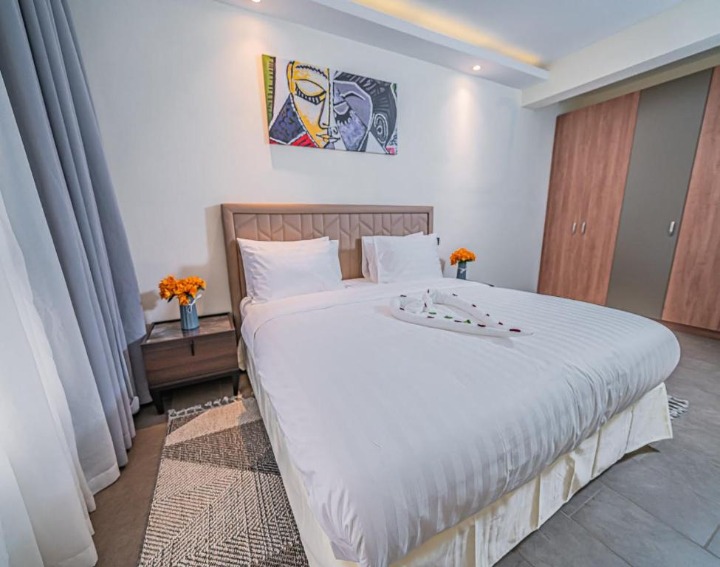 SPRING VALLEY – FURNISHED 3 BEDROOM DUPLEX APARTMENT TO LET
