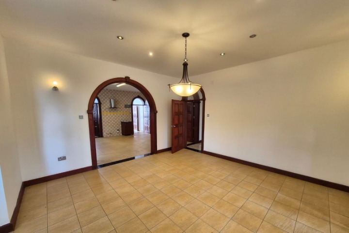TO LET: 5 BEDROOM MANSION + DSQ – ROSSLYN