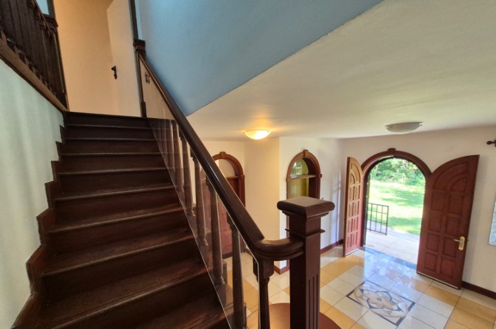 TO LET: 5 BEDROOM MANSION + DSQ – ROSSLYN