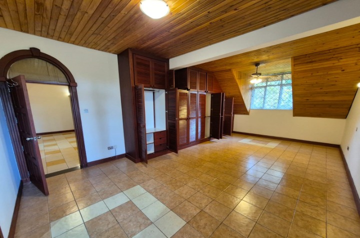 TO LET: 5 BEDROOM MANSION + DSQ – ROSSLYN