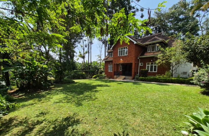 TO LET: 5 BEDROOM MANSION + DSQ – ROSSLYN