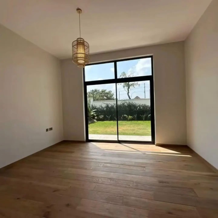 4-BEDROOM TOWNHOUSE + DSQ TO LET - RUNDA
