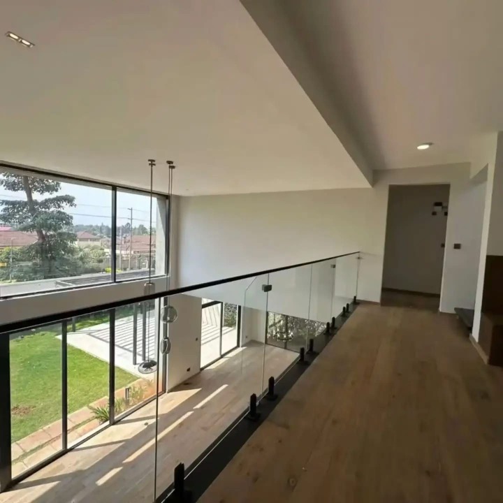 4-BEDROOM TOWNHOUSE + DSQ TO LET - RUNDA