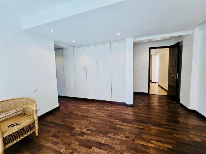 4-BEDROOM APARTMENT TO LET - RIVERSIDE