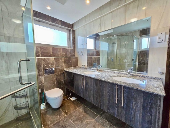 4-BEDROOM APARTMENT TO LET - RIVERSIDE