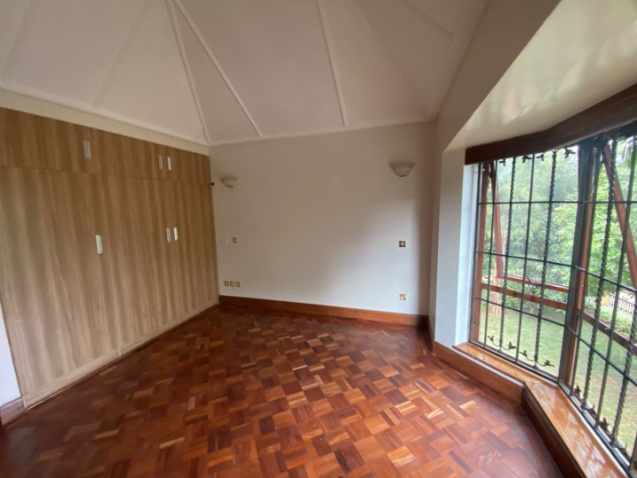5-BEDROOM HOUSE TO LET - RUNDA