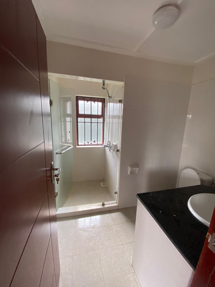 5-BEDROOM HOUSE TO LET - RUNDA