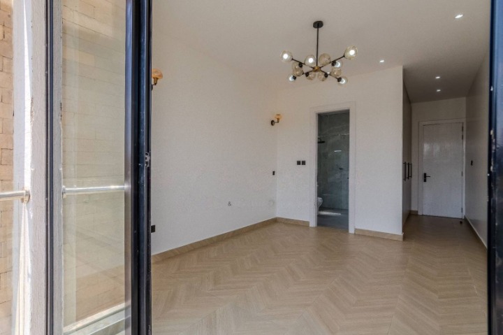 RUNDA | 2-BEDROOM GARDEN APARTMENT TO LET