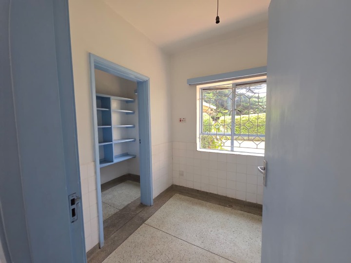 5 BEDROOM STANDALONE HOUSE TO LET – RIVERSIDE