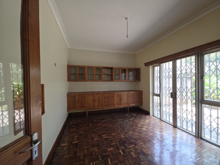 5 BEDROOM STANDALONE HOUSE TO LET – RIVERSIDE