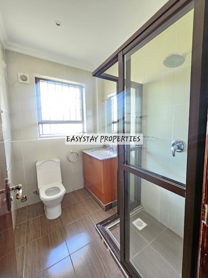 5 BEDROOMTOWNHOUSE TO LET - RUNDA