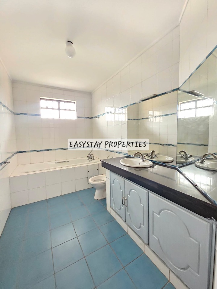LAVINGTON – 4 BEDROOM PENTHOUSE TO LET