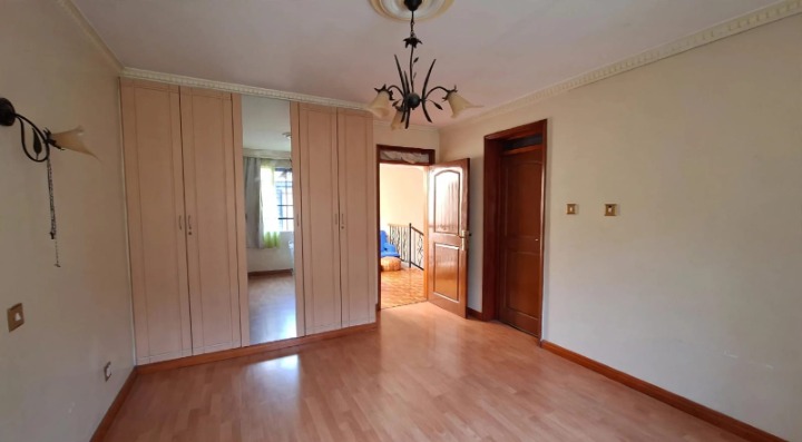 4 BEDROOM TOWNHOUSE TO LET - LAVINGTON