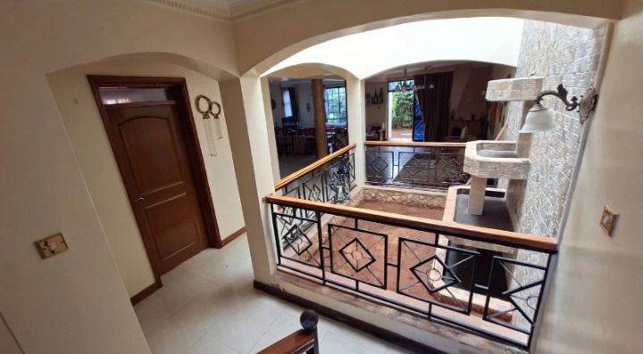 4 BEDROOM TOWNHOUSE TO LET - LAVINGTON