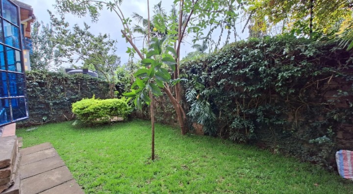 4 BEDROOM TOWNHOUSE TO LET - LAVINGTON
