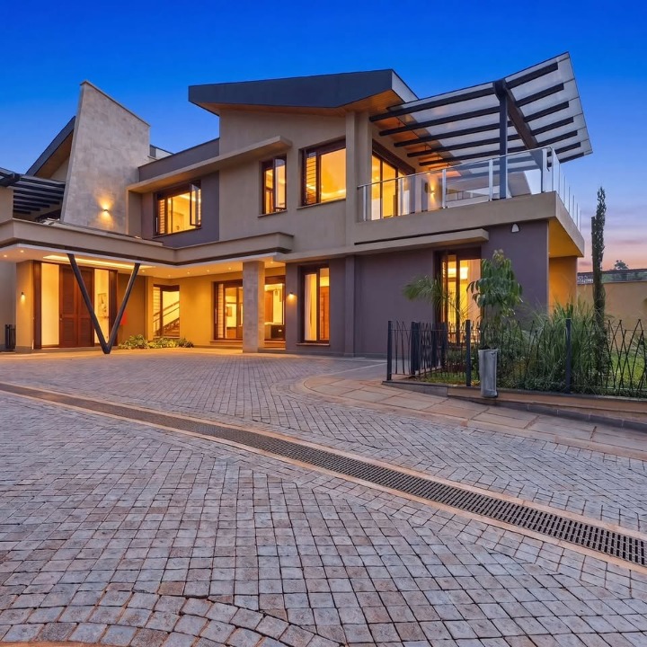4 BEDROOM TOWNHOUSE FOR SALE – RUNDA
