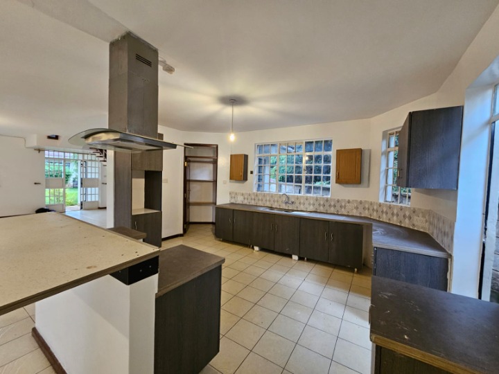 4 BEDROOM TOWNHOUSE TO LET – SPRING VALLEY