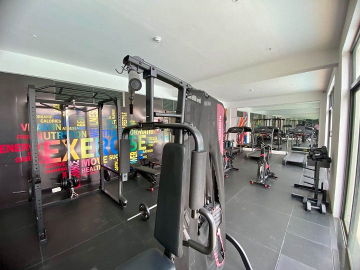 4 BEDROOM + DSQ TRIPLEX TO LET- ROSSLYN