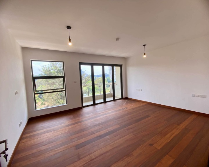 4 BEDROOM + DSQ TRIPLEX TO LET- ROSSLYN