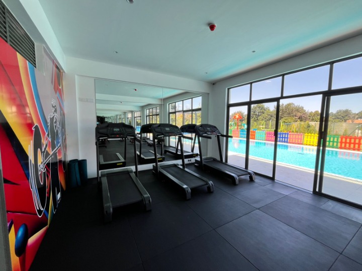 4 BEDROOM + DSQ TRIPLEX TO LET- ROSSLYN