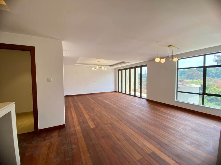 4 BEDROOM + DSQ TRIPLEX TO LET- ROSSLYN