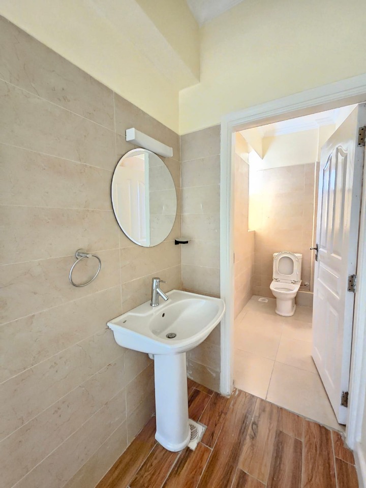 3 BEDROOM APARTMENT TO LET - LAVINGTON