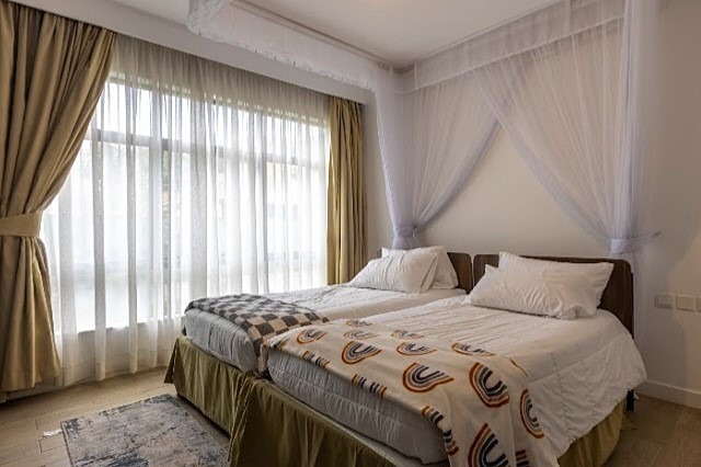 4 BEDROOM FURNISHED DUPLEX + DSQ TO LET - ROSSLYN