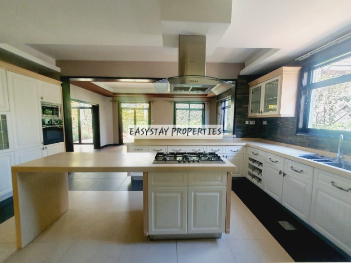 5-BEDROOM TOWNHOUSE FOR RENT - LAVINGTON