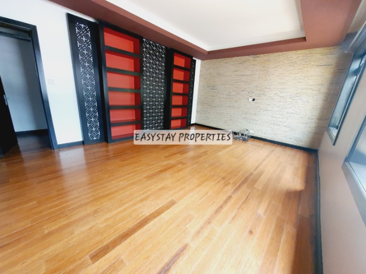 5-BEDROOM TOWNHOUSE FOR RENT - LAVINGTON