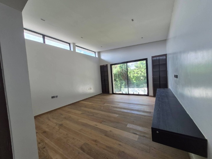 RUNDA | 4-BEDROOM TOWNHOUSE + SQ TO LET