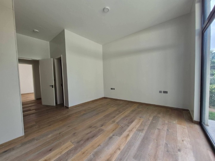 RUNDA | 4-BEDROOM TOWNHOUSE + SQ TO LET