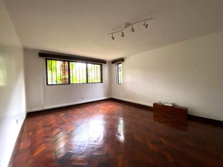 5 BEDROOM HOUSE TO LET - RUNDA