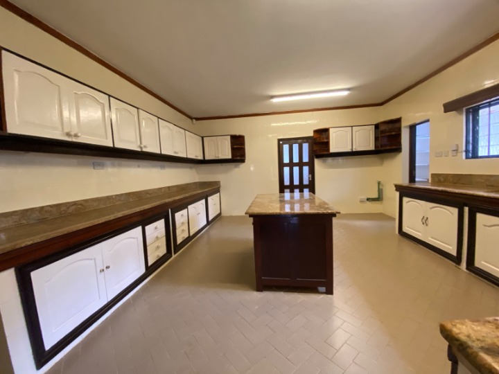 5 BEDROOM HOUSE TO LET - RUNDA