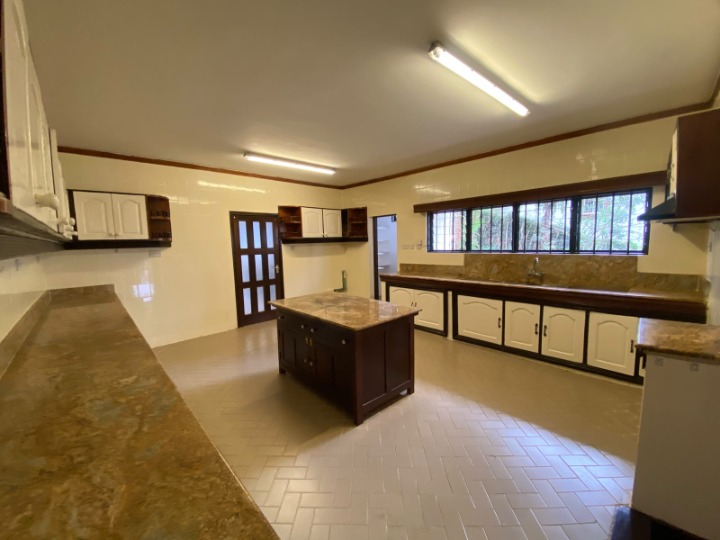 5 BEDROOM HOUSE TO LET - RUNDA