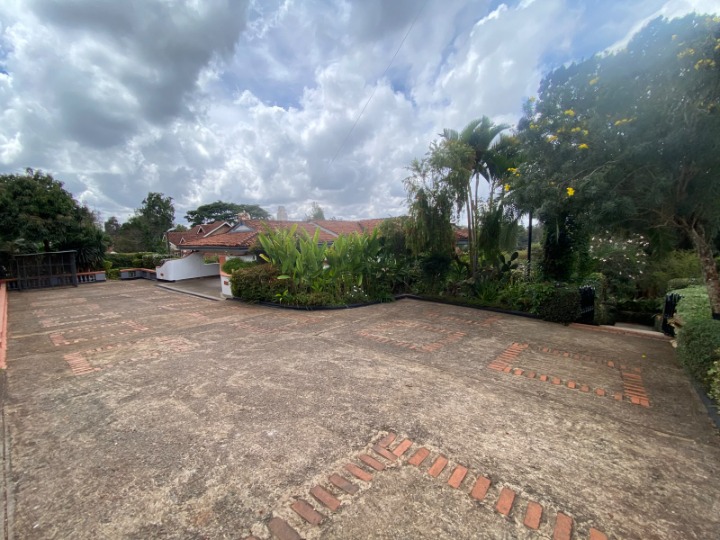 5 BEDROOM HOUSE TO LET - RUNDA