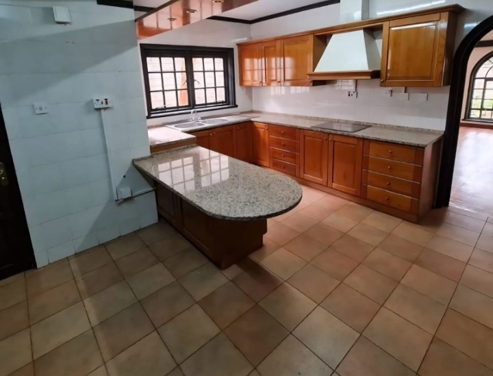 5-BEDROOM TOWNHOUSE TO LET – RIVERSIDE