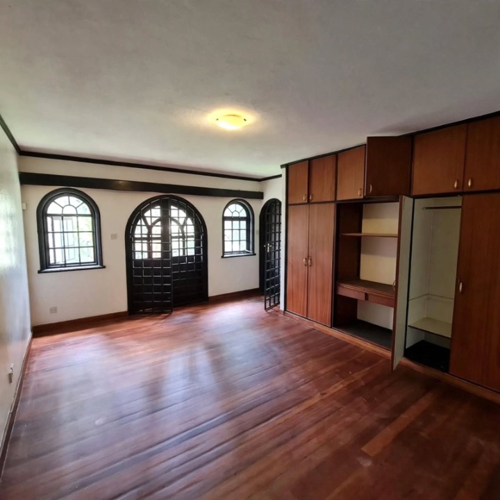 5-BEDROOM TOWNHOUSE TO LET – RIVERSIDE