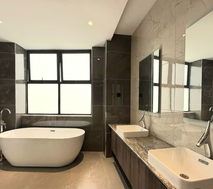 3-BEDROOM LUXURY APARTMENT TO LET – RIVERSIDE