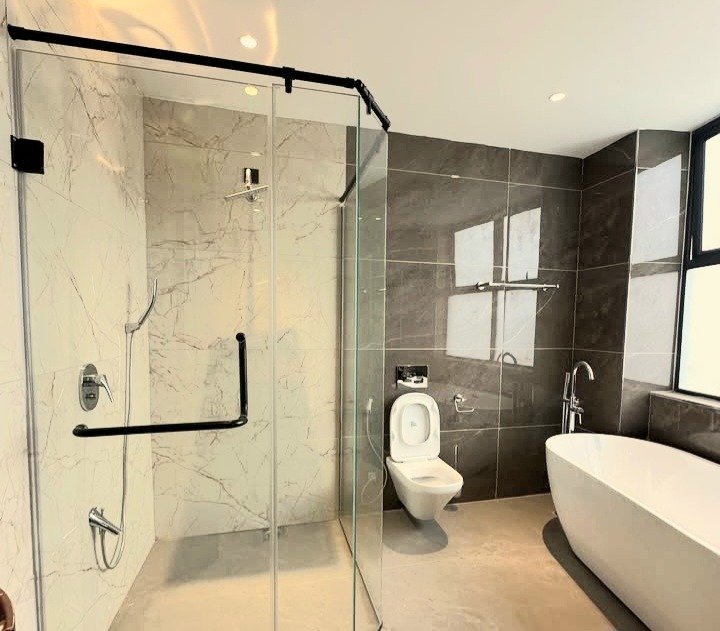3-BEDROOM LUXURY APARTMENT TO LET – RIVERSIDE