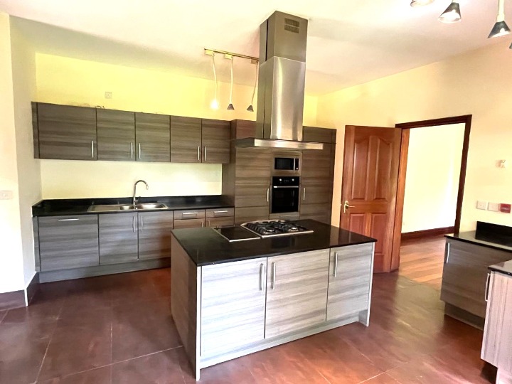 LUXURY 4-BEDROOM VILLA + DSQ FOR 2 | KITISURU