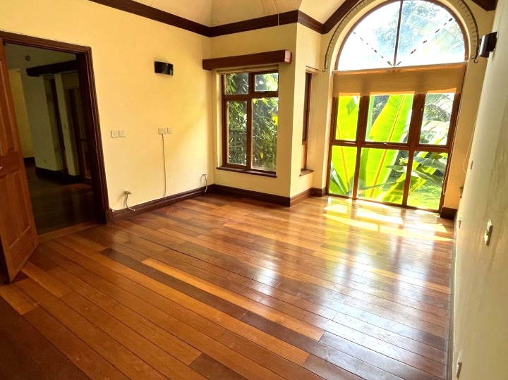 LUXURY 4-BEDROOM VILLA + DSQ FOR 2 | KITISURU