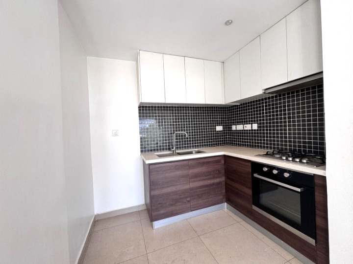 1-BEDROOM UNFURNISHED APARTMENT TO LET - LAVINGTON