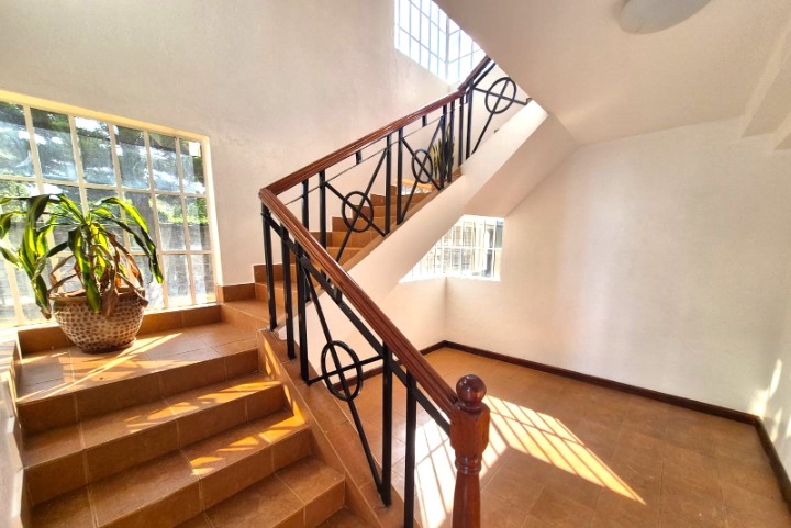 3-BEDROOM HOUSE + DSQ TO LET – RUNDA