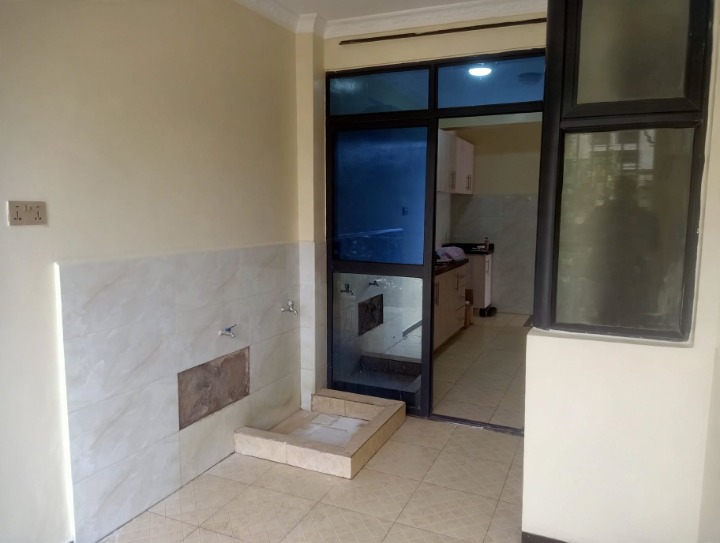 3 BEDROOM APARTMENT + SQ FOR RENT - LAVINGTON