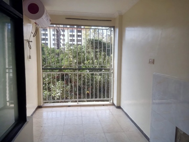 3 BEDROOM APARTMENT + SQ FOR RENT - LAVINGTON